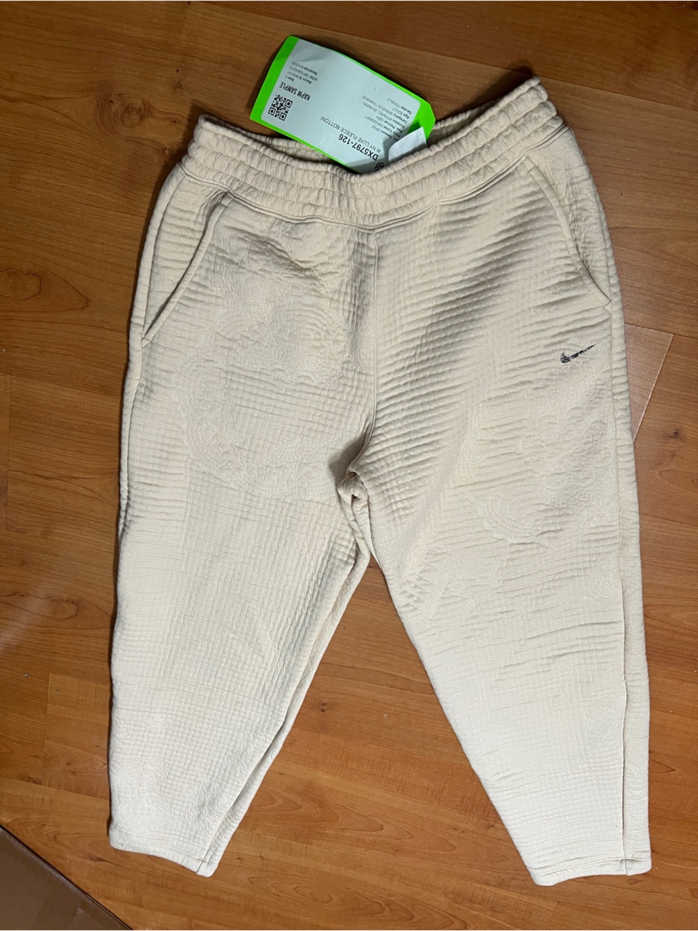 Rare Nike sample luxe quilted Therma fit women’s small  yoga pants